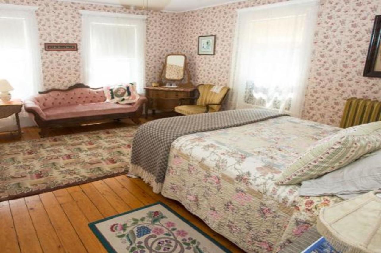 Blooming Inn Shelburne Falls Extérieur photo