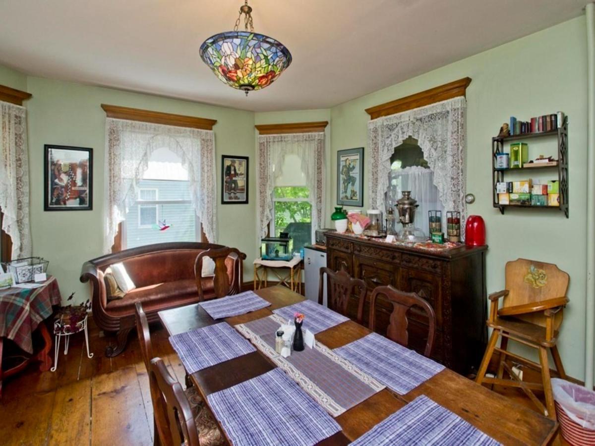 Blooming Inn Shelburne Falls Extérieur photo