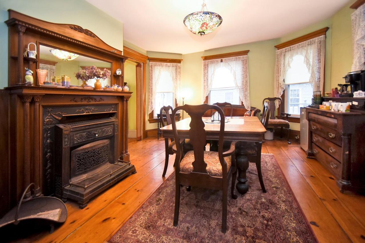Blooming Inn Shelburne Falls Extérieur photo