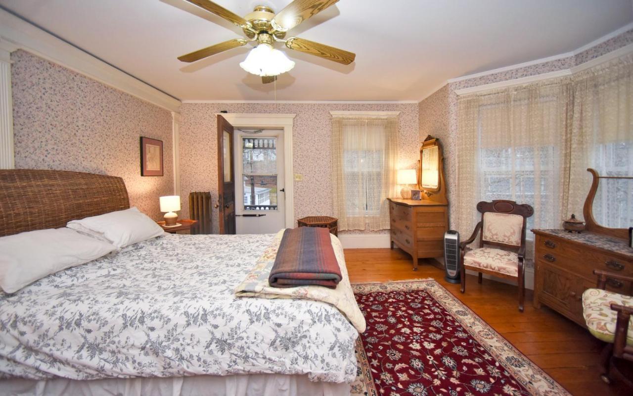 Blooming Inn Shelburne Falls Extérieur photo