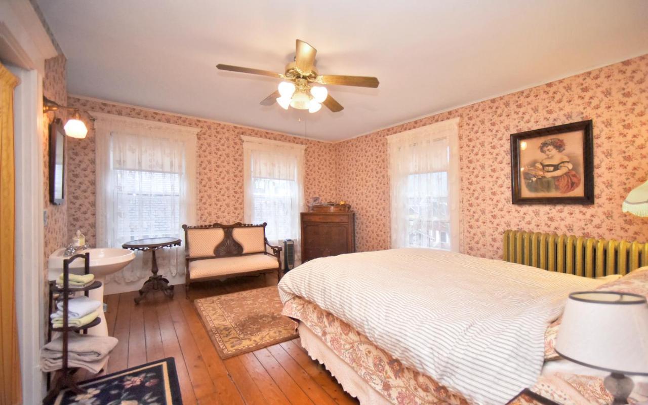 Blooming Inn Shelburne Falls Extérieur photo