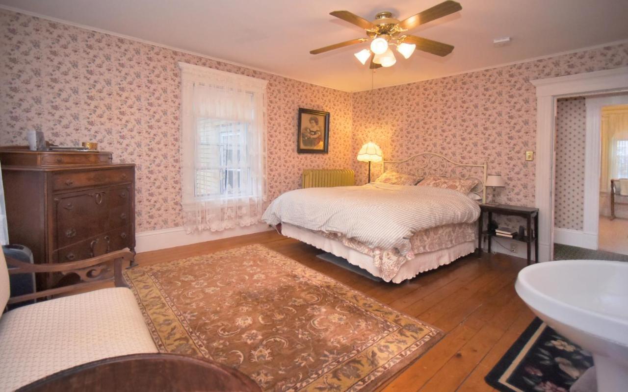 Blooming Inn Shelburne Falls Extérieur photo