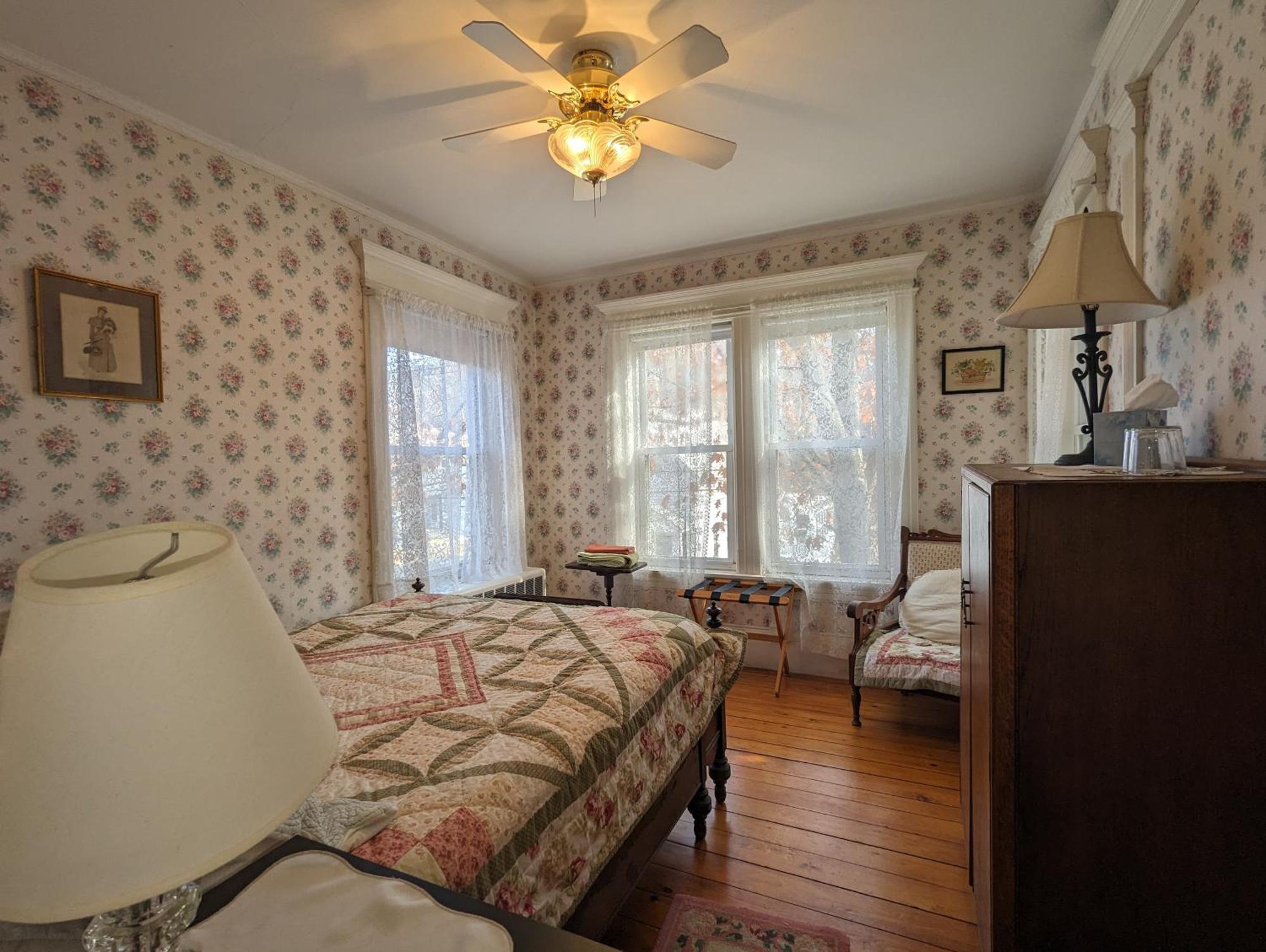 Blooming Inn Shelburne Falls Extérieur photo