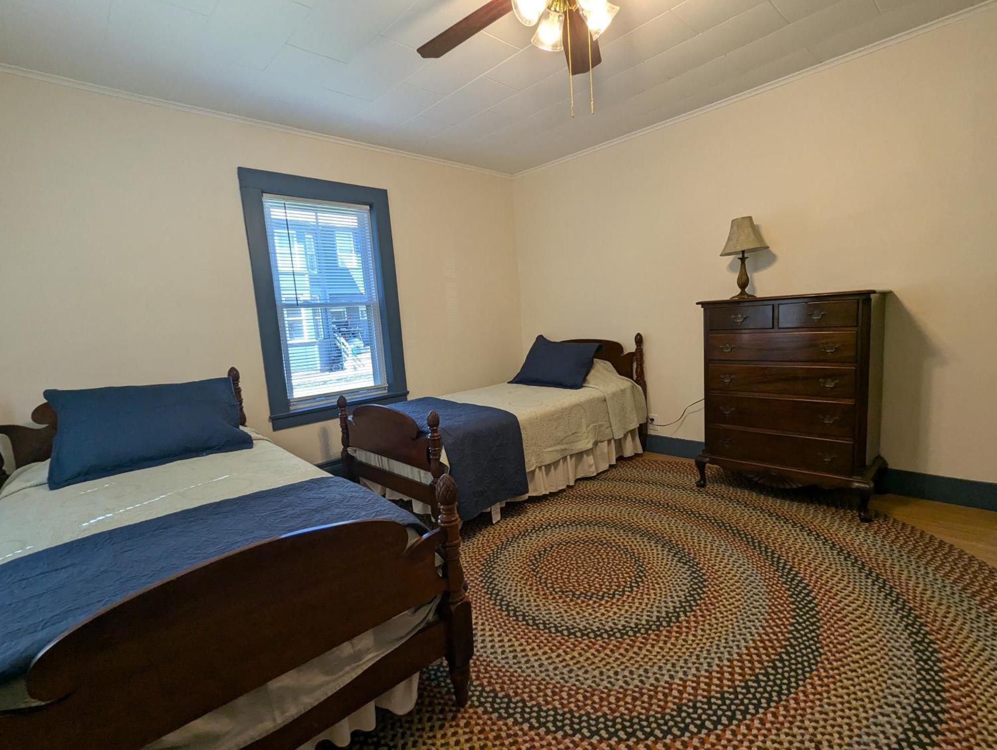 Blooming Inn Shelburne Falls Extérieur photo